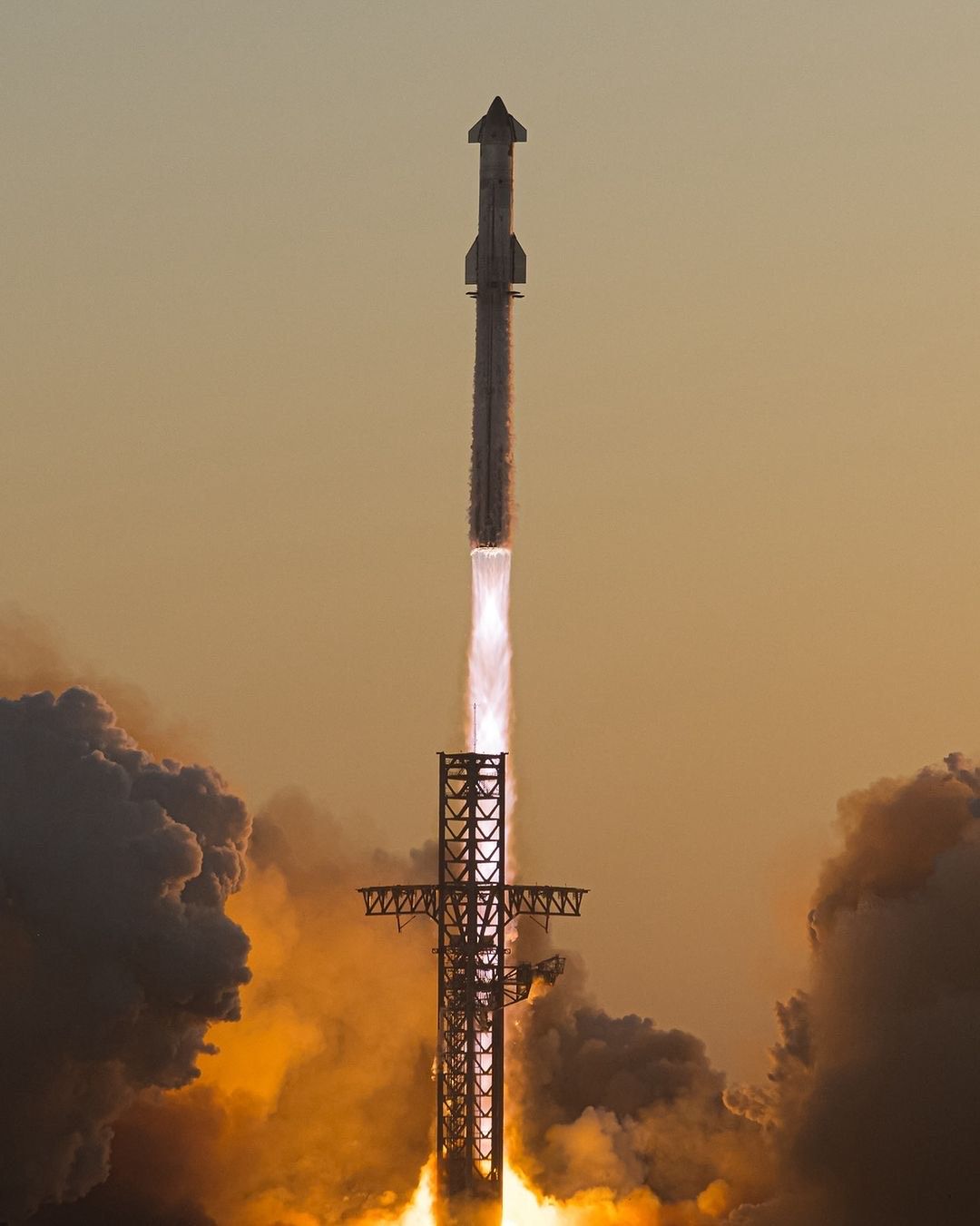 SpaceX’s Starship Rocket Completes 2nd Test Launch, Lifts Off Before ...